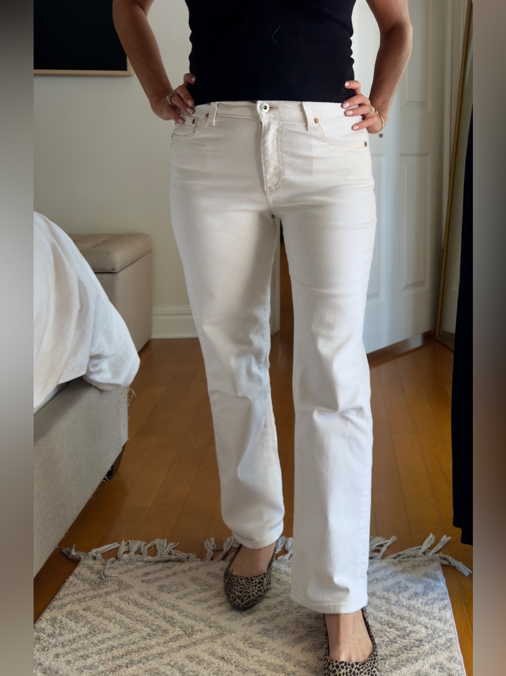 AG Adriano Goldschmied off White cream mid rise Straight Leg Jeans size 28 EUC